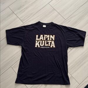 Vintage Men’s Short Sleeved T Shirt Lapin Kulta Logo in White and Gold Size L